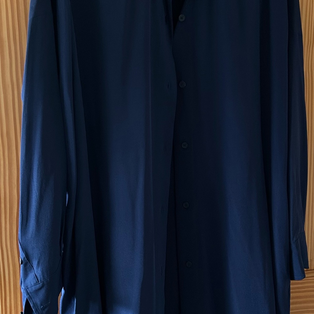 Vince Ladies Navy Blue 100% Silk Button Down Tunic Blouse NWT Neiman Size Medium